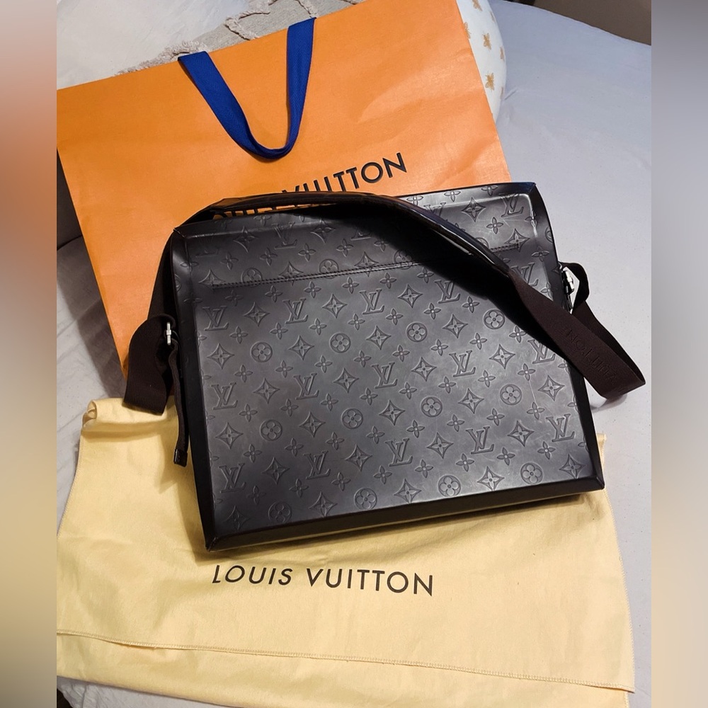 Louis Vuitton Steve Messenger Bag Dark Brown Monogram Glacé Leather